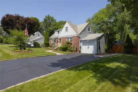 67 Pearce Pkwy, Orangetown, NY 10965