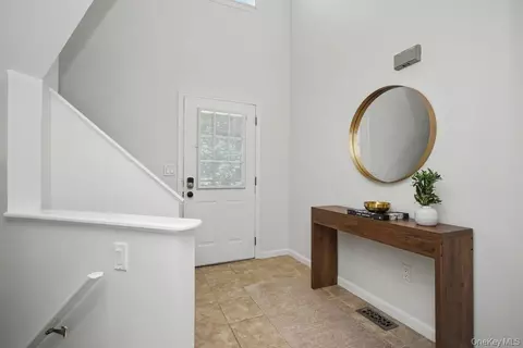 Entry Way - 101 Elmcrest Dr, Fishkill, NY 12524 photo 2 of 3
