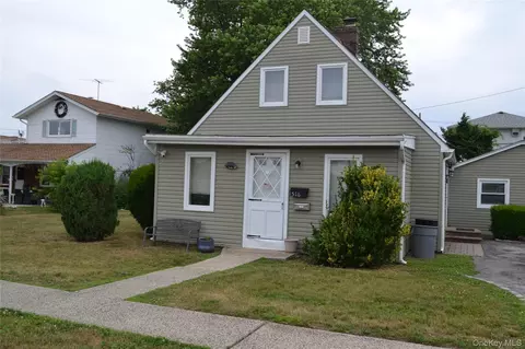 516 Long Beach Rd, Island Park, NY 11558