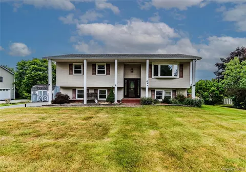 6 Bates Cir, Florida, NY 10921