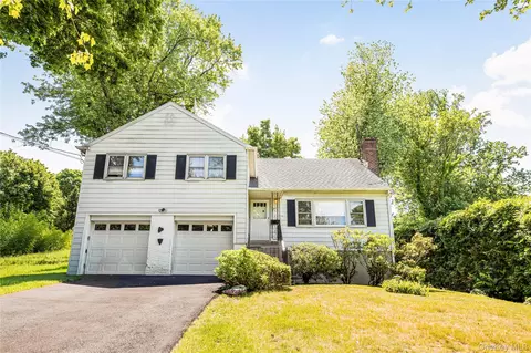 21 Pomander Dr, Greenburgh, NY 10607