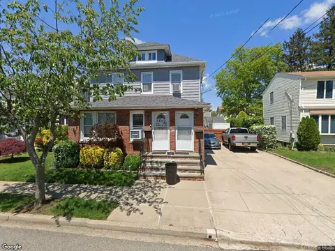 35 1st St, North Hempstead, NY 11040