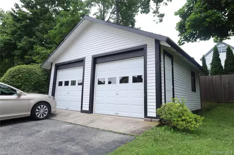 Exterior - 32 Ferris Pl, Ossining, NY 10562 photo 3 of 5