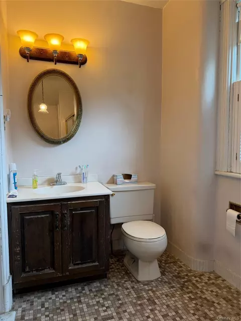 Bath - 32 Ferris Pl, Ossining, NY 10562 photo 1 of 1
