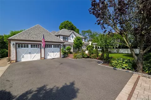 7 Yorkshire Rd, Rockville Centre, NY 11570