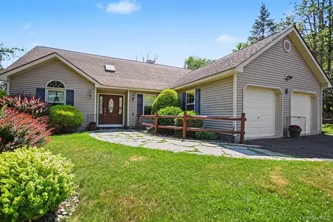 2 Douglas St, Thompson, NY 12775