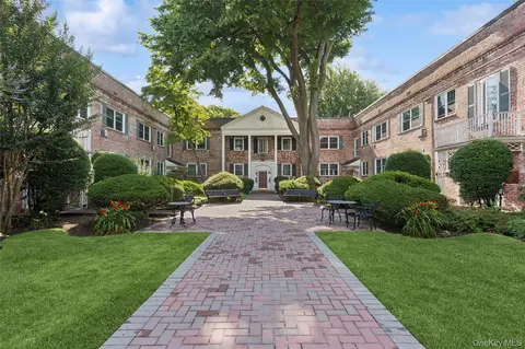 43 N Forest Ave #A3, Rockville Centre, NY 11570