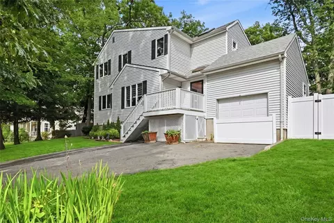 15 Birch Rd, Rocky Point, NY 11778