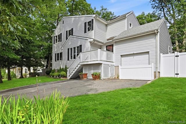 15 Birch Rd, Rocky Point, NY 11778
