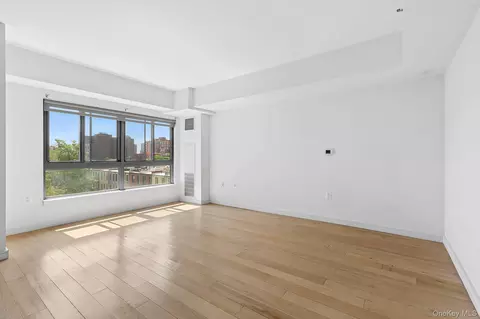 171 W 131st St #619, New York, NY 10027
