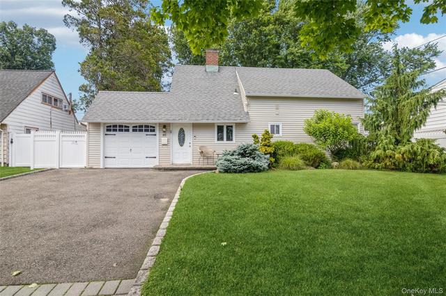45 Abbot Ln, Hicksville, NY 11801