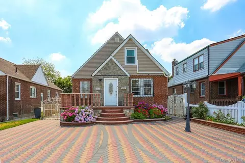 18348 Camden Ave, New York, NY 11412