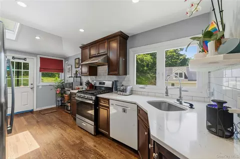 Kitchen - 1463 Lincoln Ter, Peekskill, NY 10566 photo 2 of 2