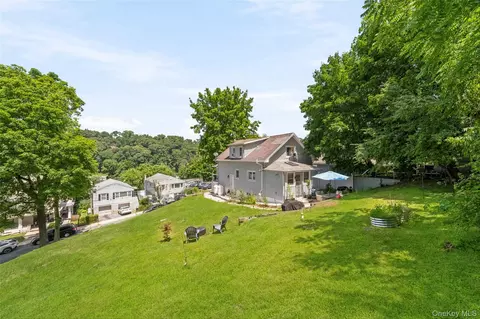 Exterior - 1463 Lincoln Ter, Peekskill, NY 10566 photo 4 of 7