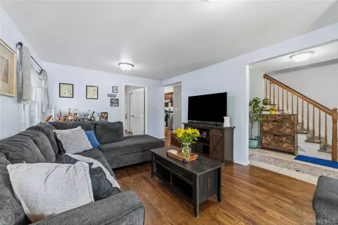 Entry Way - 1463 Lincoln Ter, Peekskill, NY 10566 photo 1 of 4