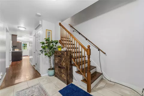 Entry Way - 1463 Lincoln Ter, Peekskill, NY 10566 photo 4 of 4