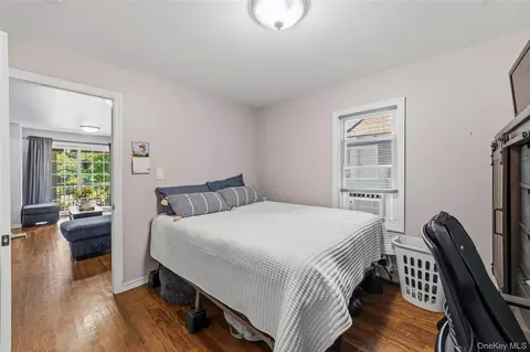 Bedroom - 1463 Lincoln Ter, Peekskill, NY 10566 photo 2 of 6