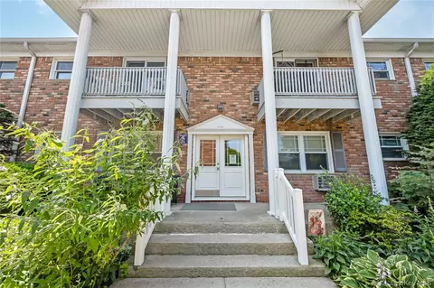 Exterior - 68 Fairharbor Dr #68, Patchogue, NY 11772 photo 1 of 2
