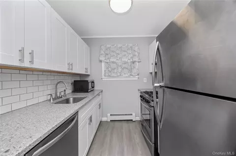 Kitchen - 68 Fairharbor Dr #68, Patchogue, NY 11772 photo 2 of 3