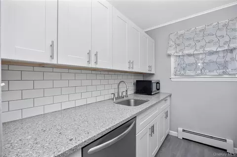 Kitchen - 68 Fairharbor Dr #68, Patchogue, NY 11772 photo 3 of 3