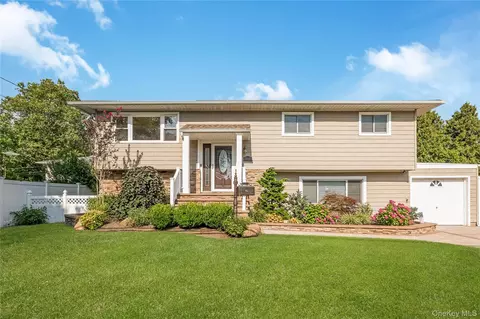 1777 Roberta Ln, Merrick, NY 11566