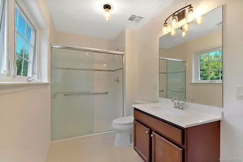 Bath - 159 Stoneleigh Dr, Riverhead, NY 11901 photo 3 of 3