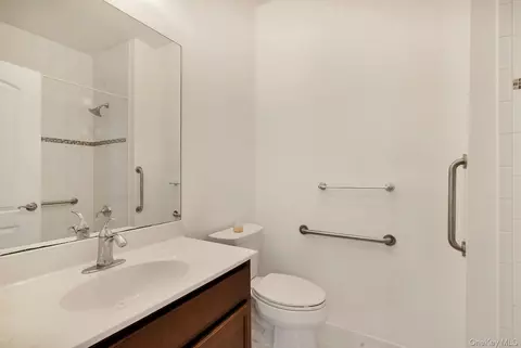 Bath - 159 Stoneleigh Dr, Riverhead, NY 11901 photo 1 of 3