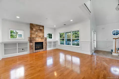 Living - 159 Stoneleigh Dr, Riverhead, NY 11901 photo 2 of 4