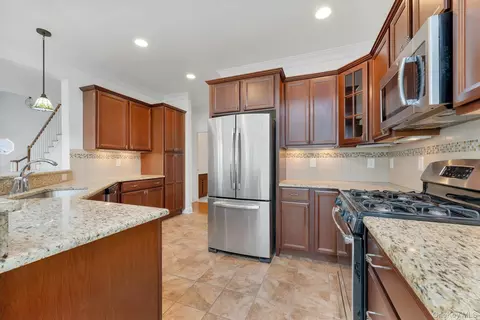 Kitchen - 159 Stoneleigh Dr, Riverhead, NY 11901 photo 3 of 3