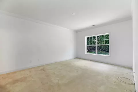Bedroom - 159 Stoneleigh Dr, Riverhead, NY 11901 photo 1 of 4