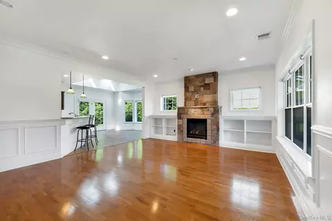 Living - 159 Stoneleigh Dr, Riverhead, NY 11901 photo 1 of 4