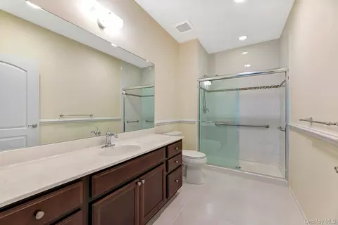 Bath - 159 Stoneleigh Dr, Riverhead, NY 11901 photo 2 of 3