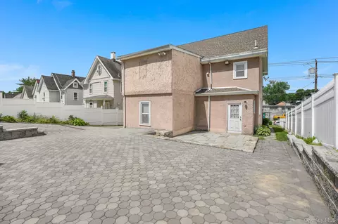 Exterior - 609 Washington St, Peekskill, NY 10566 photo 8 of 9