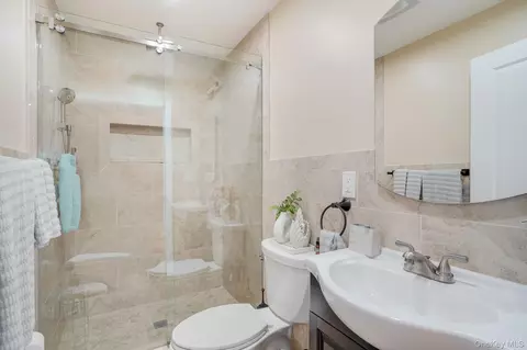 Bath - 609 Washington St, Peekskill, NY 10566 photo 1 of 2