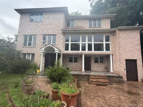 71-57 Douglaston Pkwy, New York, NY 11362