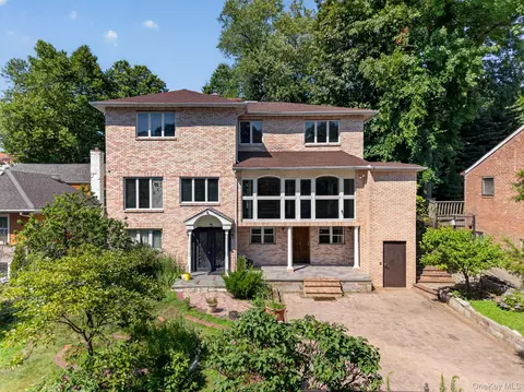 71-57 Douglaston Pkwy, New York, NY 11362