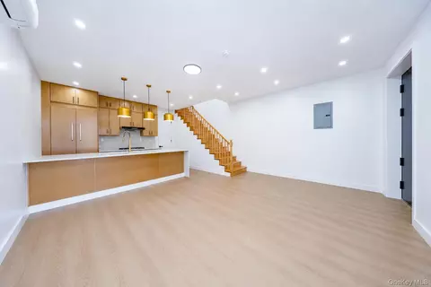 Living - 25 Goodwin Pl, Brooklyn, NY 11221 photo 5 of 8