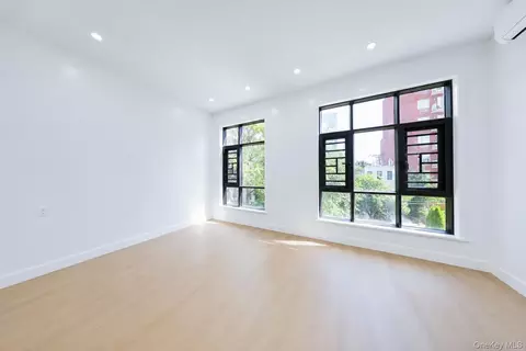 Living - 25 Goodwin Pl, Brooklyn, NY 11221 photo 2 of 8