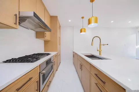 Kitchen - 25 Goodwin Pl, Brooklyn, NY 11221 photo 1 of 3