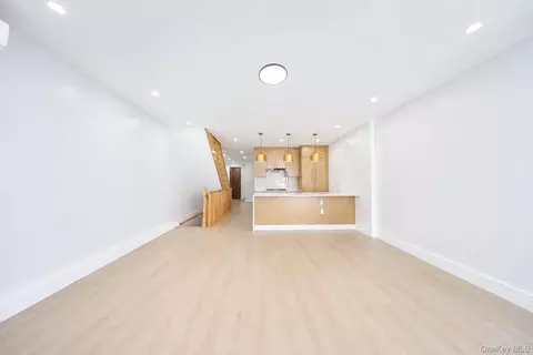 Living - 25 Goodwin Pl, Brooklyn, NY 11221 photo 1 of 8