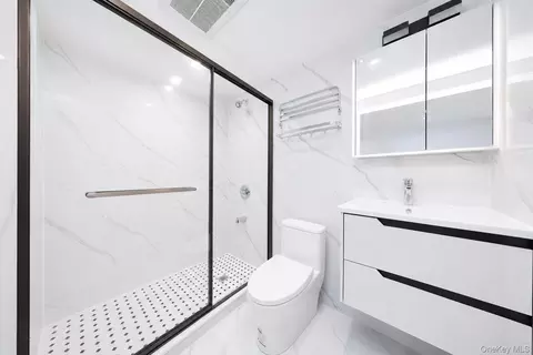 Bath - 25 Goodwin Pl, Brooklyn, NY 11221 photo 1 of 4