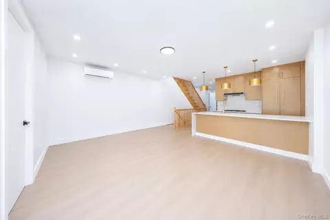Living - 25 Goodwin Pl, Brooklyn, NY 11221 photo 6 of 8