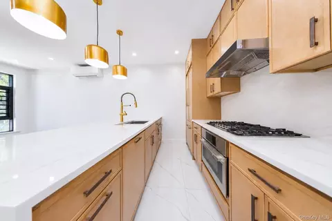 Kitchen - 25 Goodwin Pl, Brooklyn, NY 11221 photo 2 of 3