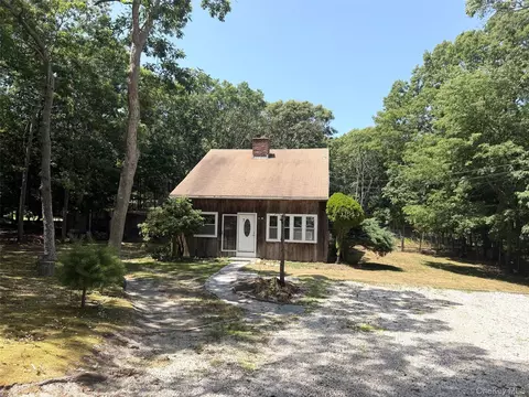 7 Albertines, East Hampton, NY 11937