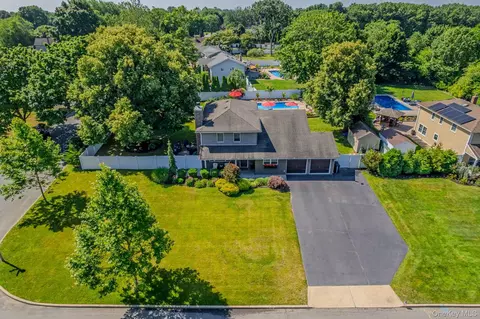 View/Area - 8 Feather Ln, Commack, NY 11725 photo 3 of 8