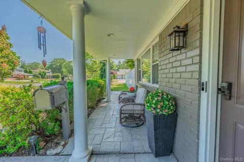 Exterior - 8 Feather Ln, Commack, NY 11725 photo 3 of 13