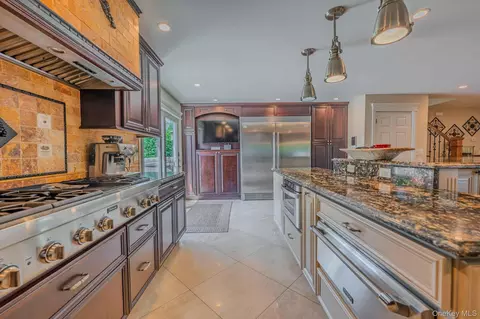Kitchen - 8 Feather Ln, Commack, NY 11725 photo 6 of 7