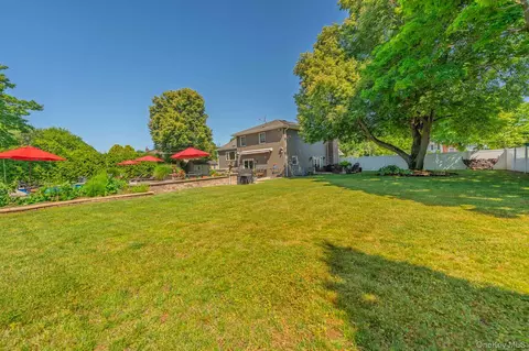 Exterior - 8 Feather Ln, Commack, NY 11725 photo 11 of 13