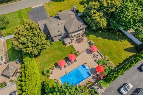 View/Area - 8 Feather Ln, Commack, NY 11725 photo 6 of 8