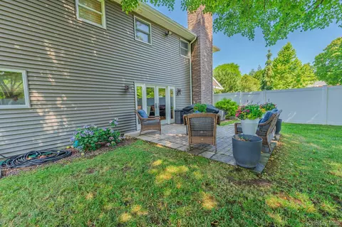 Exterior - 8 Feather Ln, Commack, NY 11725 photo 8 of 13